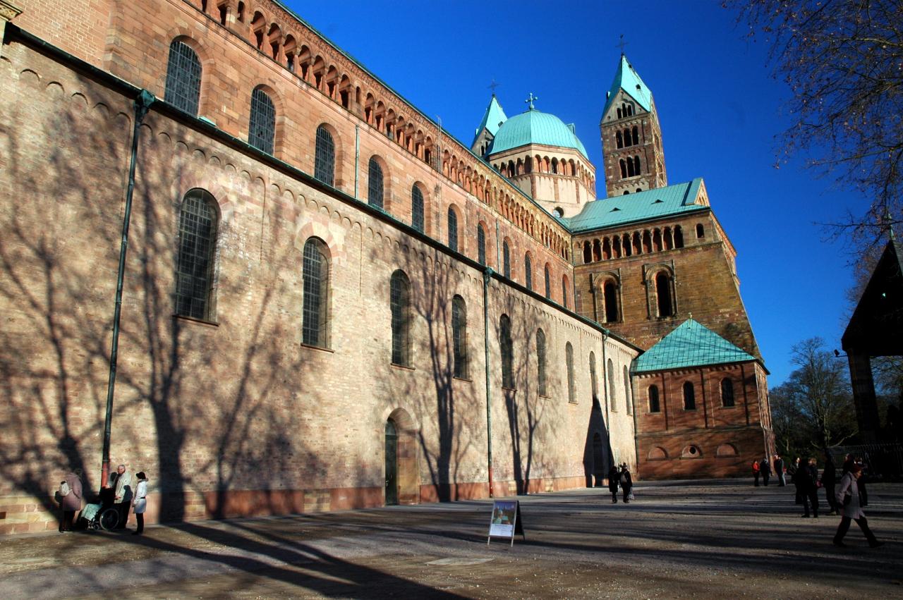 Speyerer Dom (Längsschiff von außen)