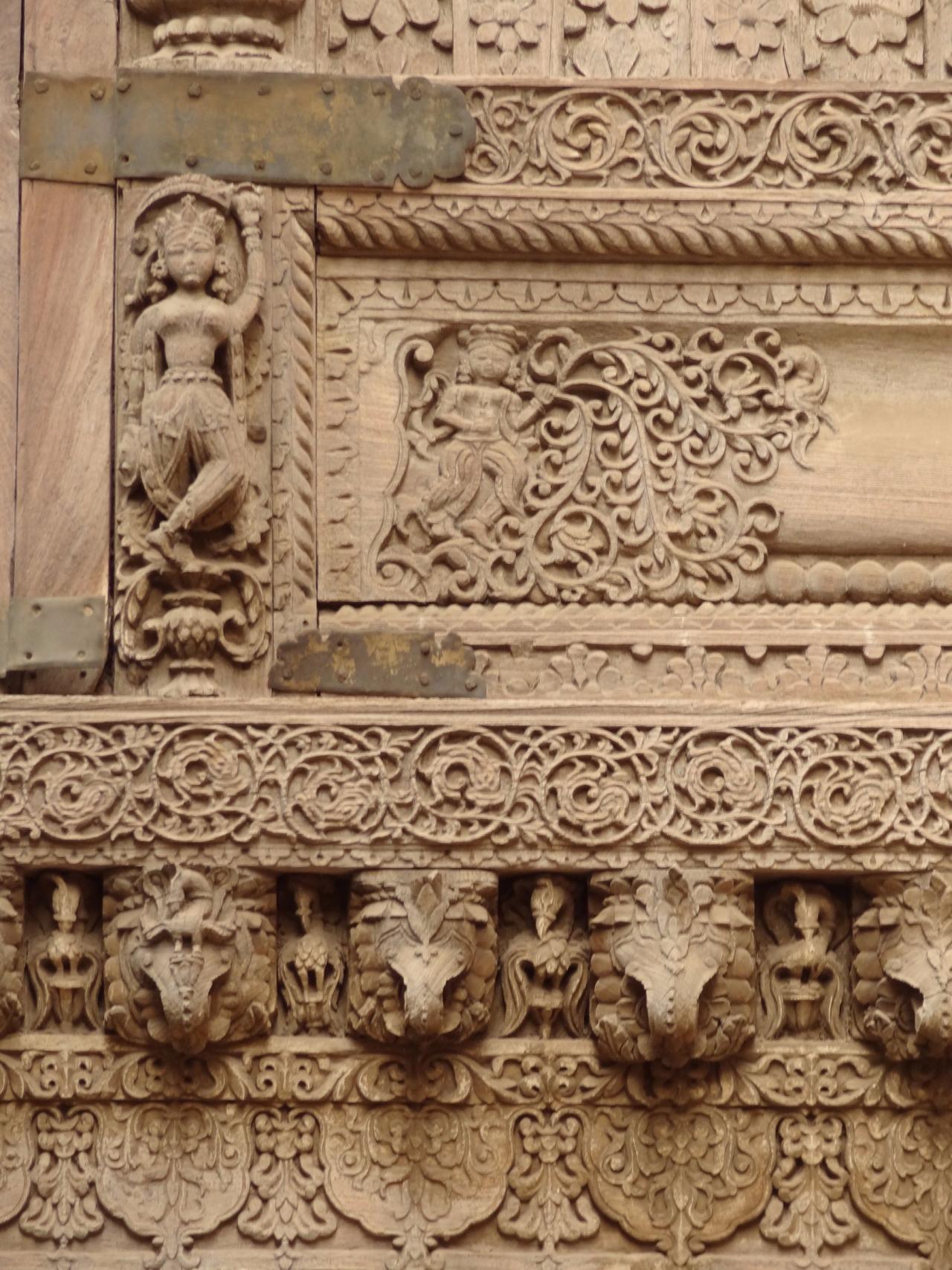 Lakhapatel Pol, Detail der Holzfassade, Ahmedabad, Indien