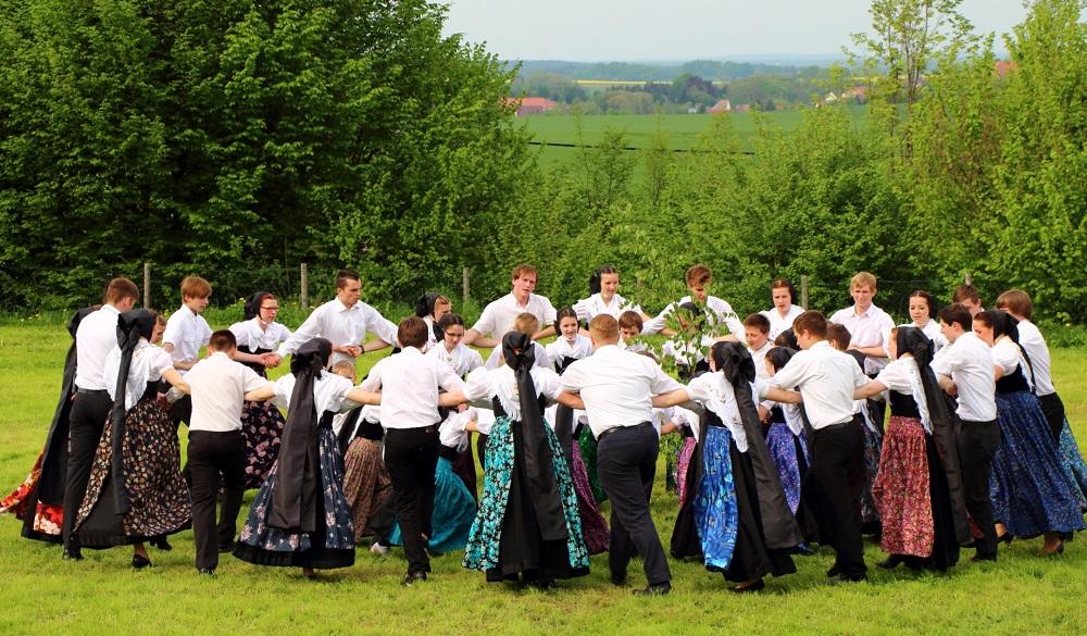 Gesellschaftliche Bräuche und Feste der Lausitzer Sorben im Jahreslauf