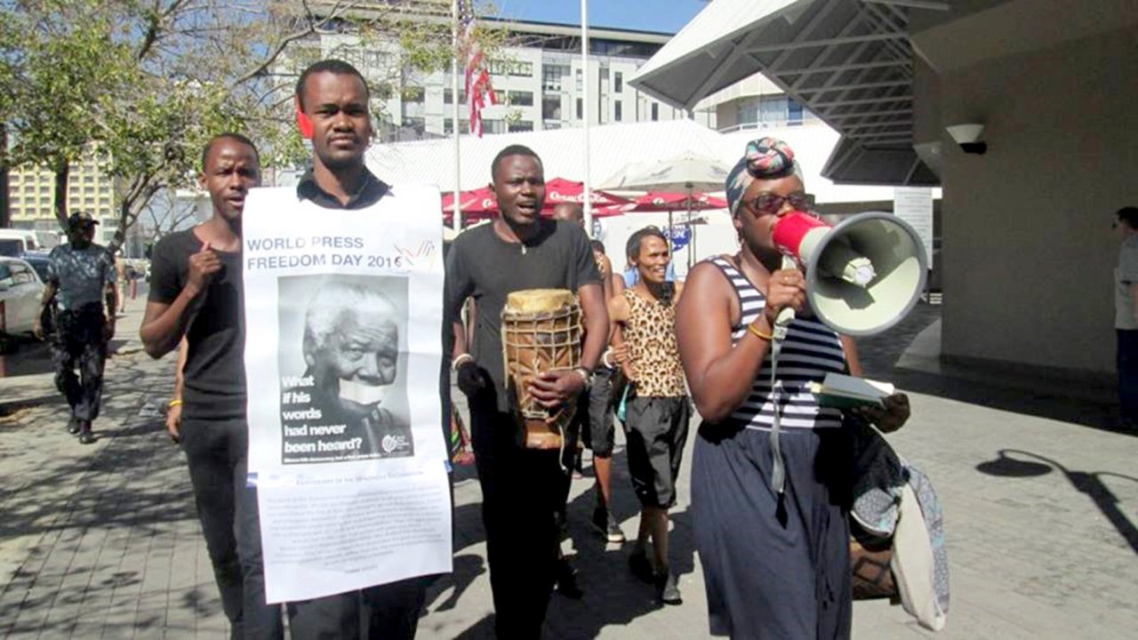 Flashmob Presse- und Meinungsfreiheit in Namibia