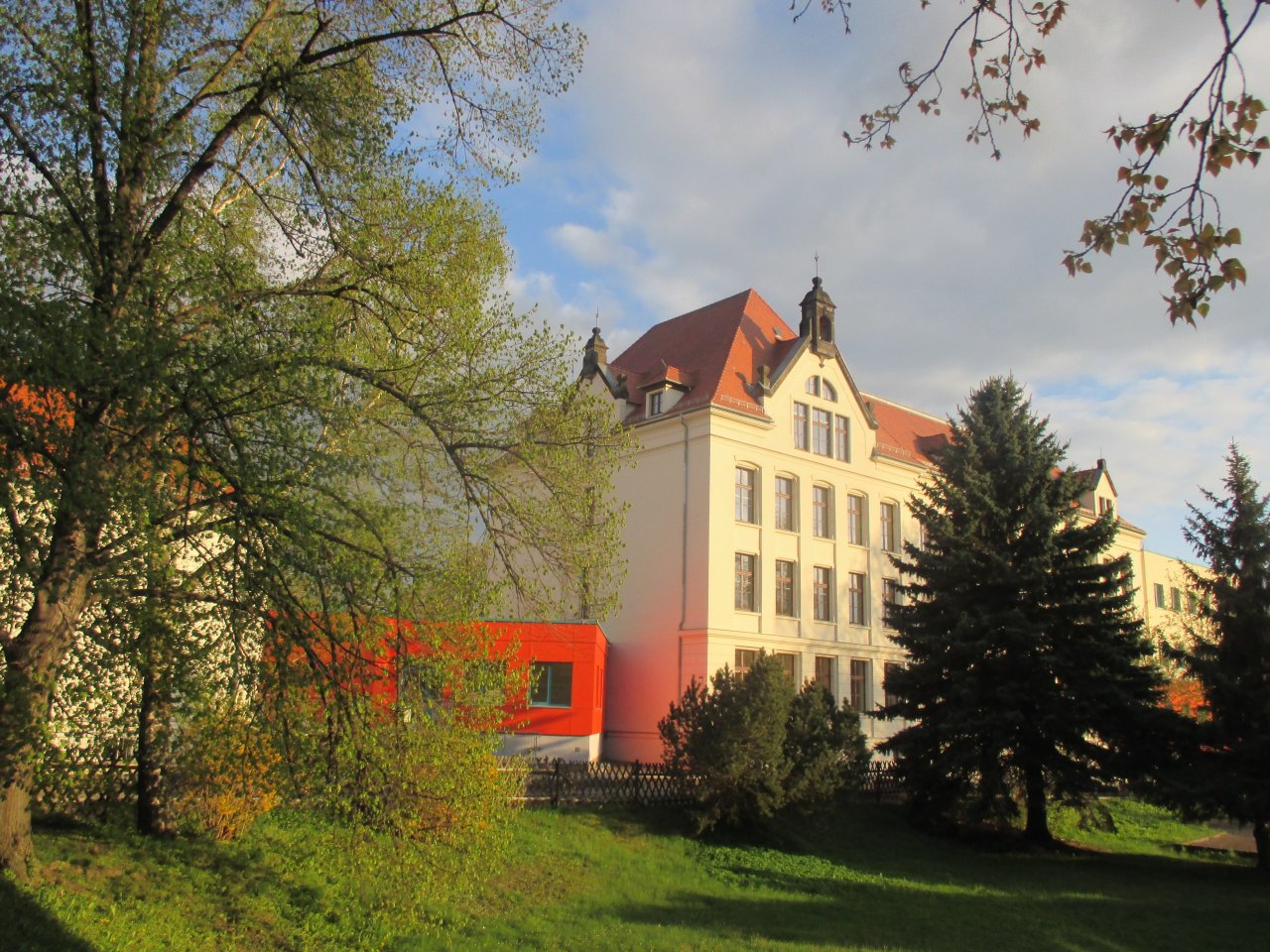 Schulgebäude 