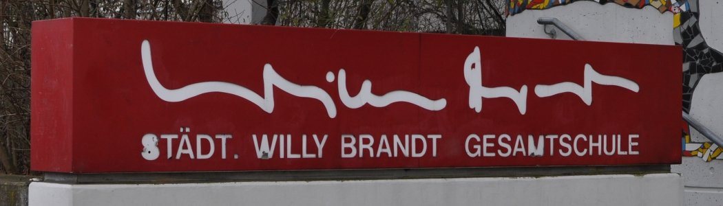 Schriftzug der Städtischen Willy-Brandt-Gesamtschule München