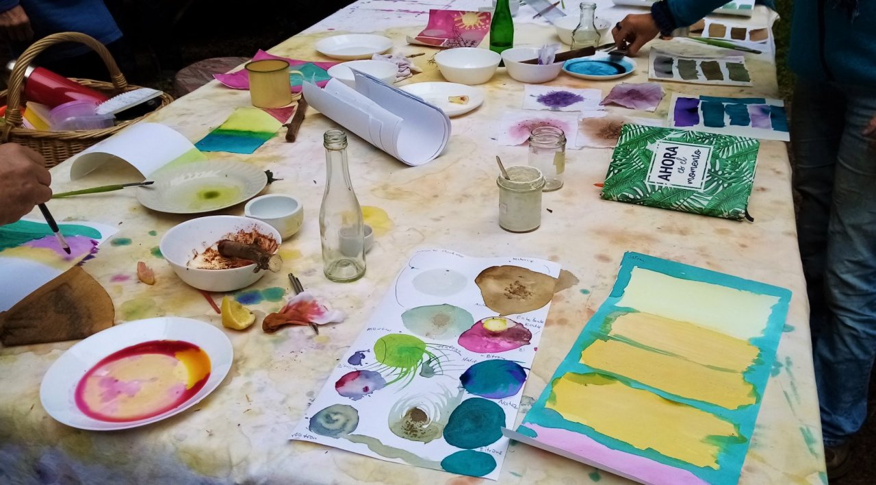 Arbeitstisch bei einem Multiplikatoren- Workshop