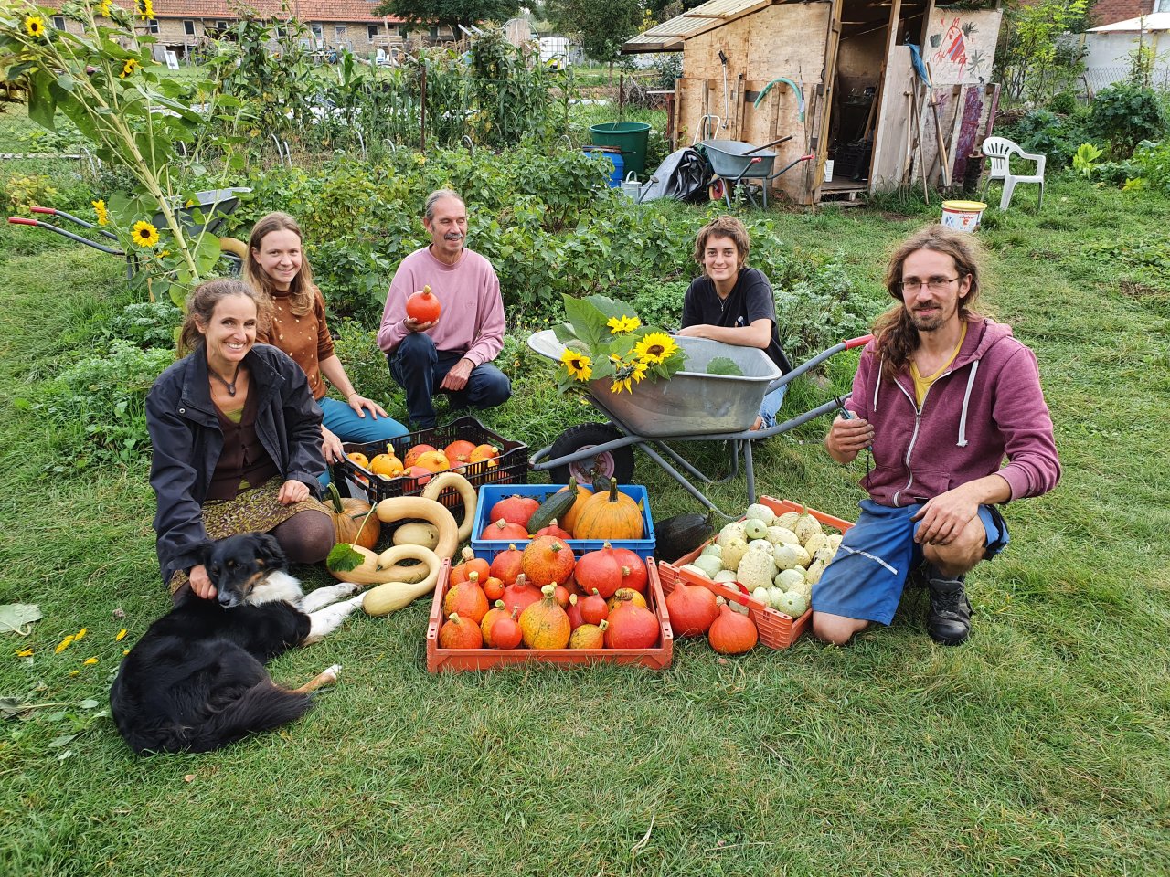 Unser Team mit Ehrenamtlichen und Praktikantin