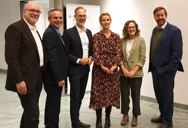 Gruppenfoto Prof. Dr. Wolfgang Schulz, Prof. Dr. Frank Überall, Sebastian Fiedler, Nicole Diekmann, Elisabeth Riederer und Christian Mihr (von links nach rechts).