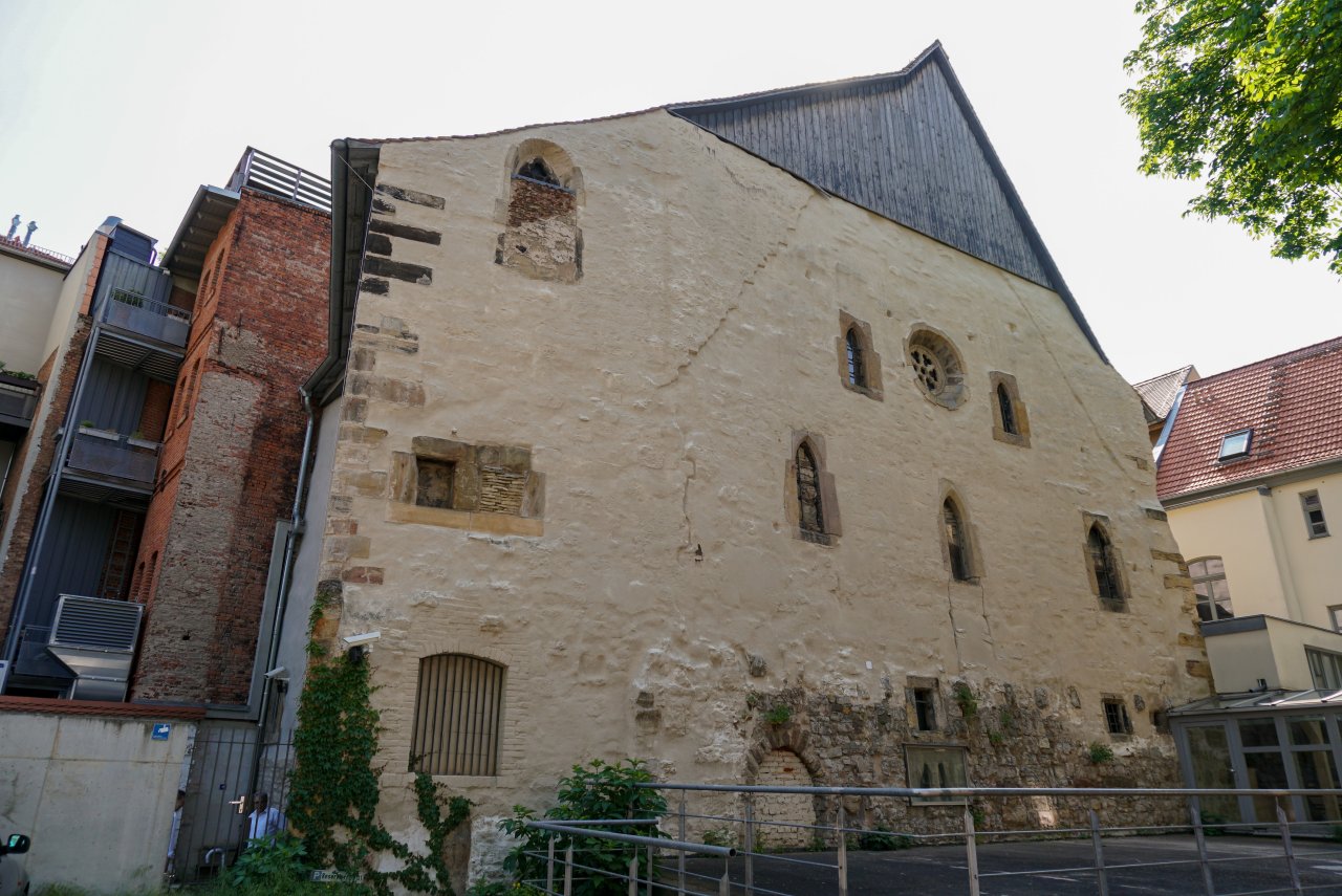 Westfassade der Alten Synagoge