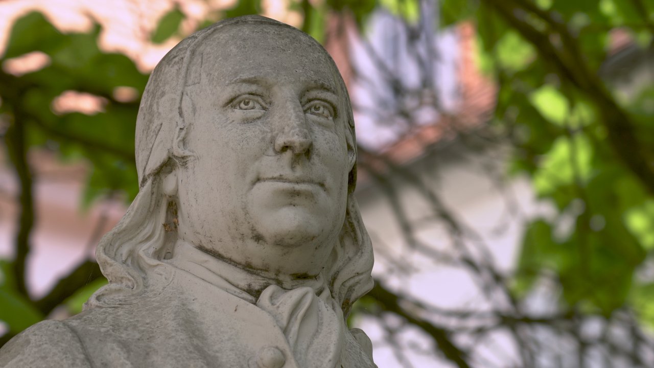 Porträt der Statue des Grafen Zinzendorf.