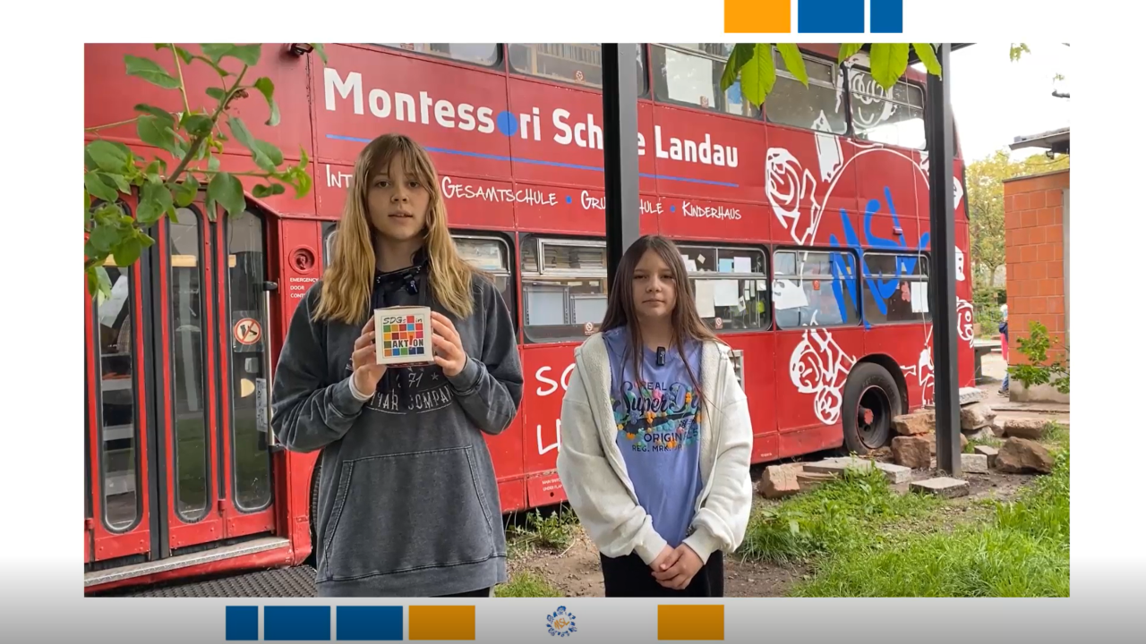 Schülerinnen und Schüler des Klimarates drehen ein Video zu den 17 SDGs an der Montessorischule