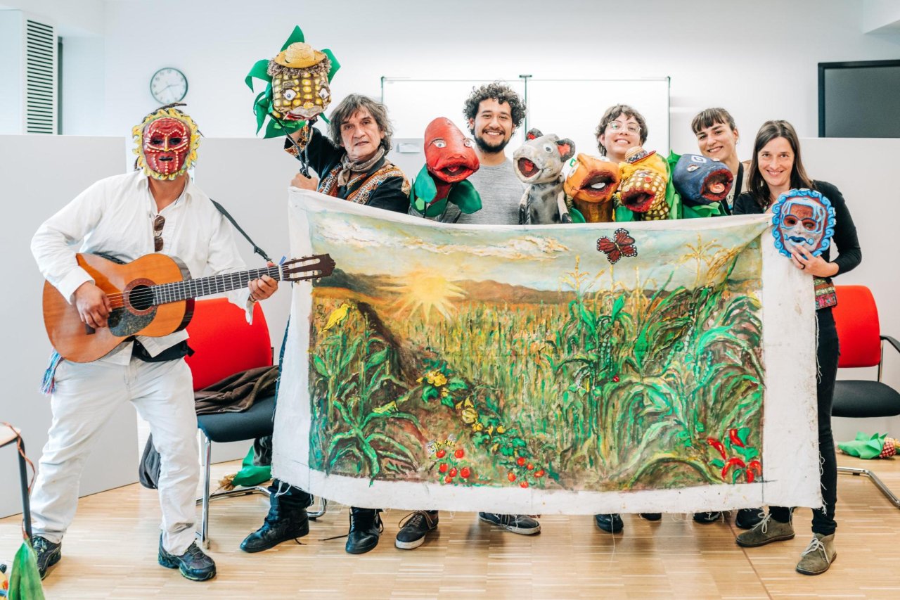 Aufführung Puppentheater ›Mazorquita sucht ihre Freund:innen‹ auf dem BNE- Festival in Münster (2024)