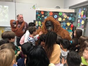 Roland bei einem Regenwald-Vortrag bei einer Nürnberger Grundschule
