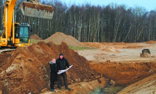 Baggerarbeiten am Drainageteich