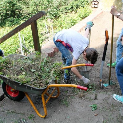 Arbeit im Schulgarten