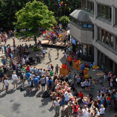 Schulhof des Graf-Adolf-Gymnasiums 