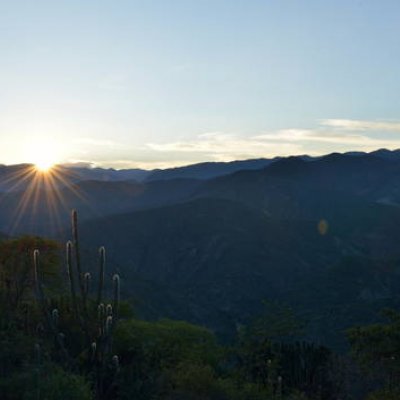 Sonne über dem Tehuacán-Cuicatlán Tal