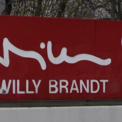 Schriftzug der Städtischen Willy-Brandt-Gesamtschule München