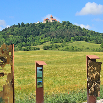  Geo- und Freizeitpfad mit Blick auf die Veste Wachsenburg 